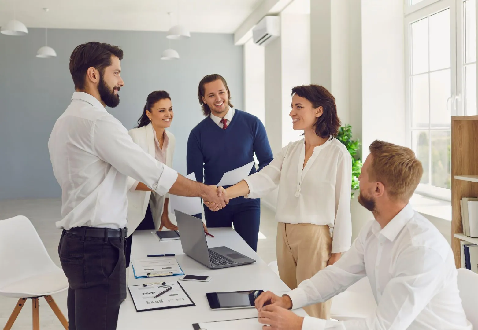 Read more about the article Mastering Negotiation: Leveraging Consulting for B2B Partnerships